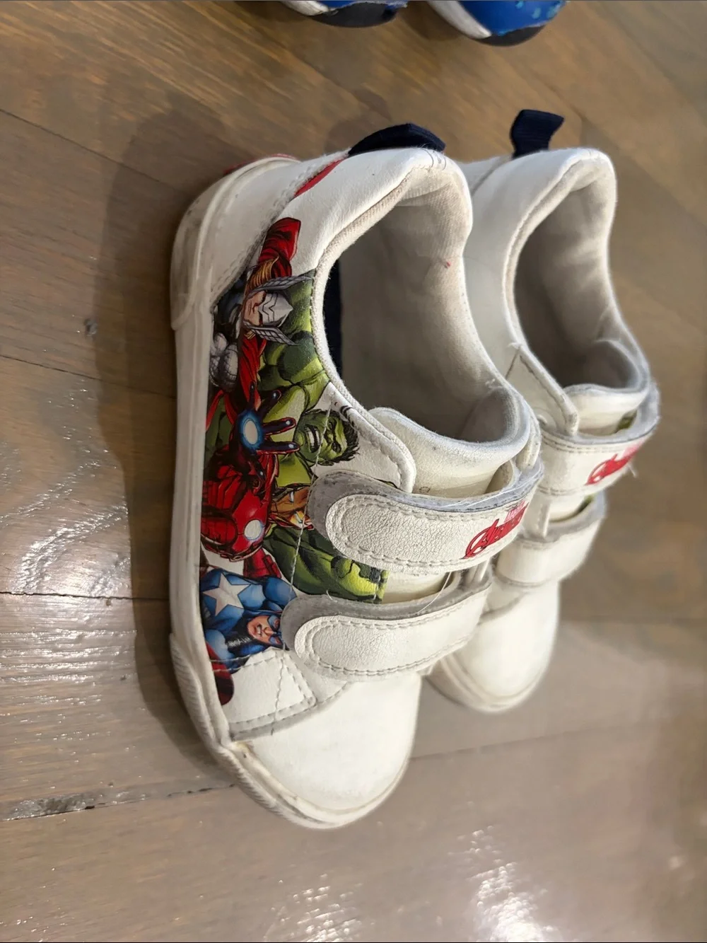 Boys 11 Marvel Spider-Man light up & avengers Sneakers guc